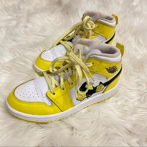 Jordan | 1 mid yellow floral dunks - Picture 3 of 6